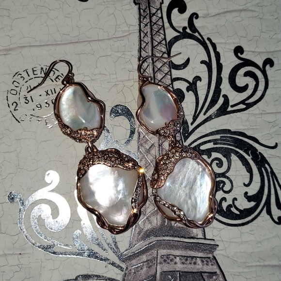 De Buman 18K Gold Plated Mother of Pearl Earrings - Picture 6 of 11